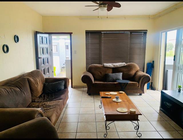 2 BEDROOM FLAT FOR SALE IN VANDERBIJLPARK SE 2